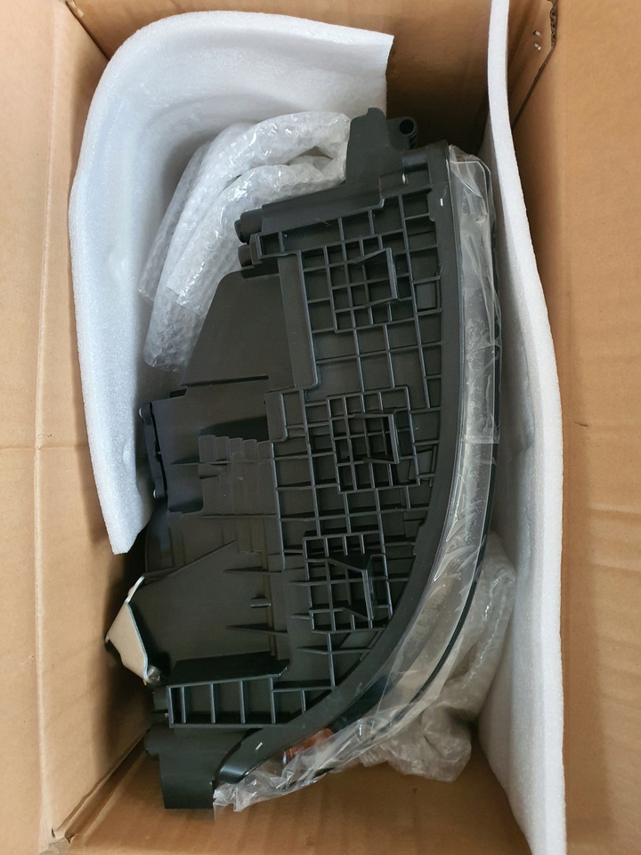 NOWY REFLEKTOR VOLVO FH4 PRAWY - Ön far - Kamyon: fotoğraf 3 NOWY REFLEKTOR VOLVO FH4 PRAWY - Ön far - Kamyon: fotoğraf 3