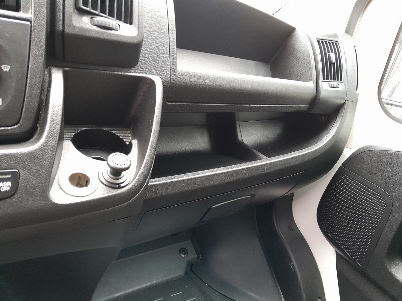 Kapalı kasa kamyonet PEUGEOT BOXER 2.2 BlueHDI 350 FT L3H2 Pro: fotoğraf 15