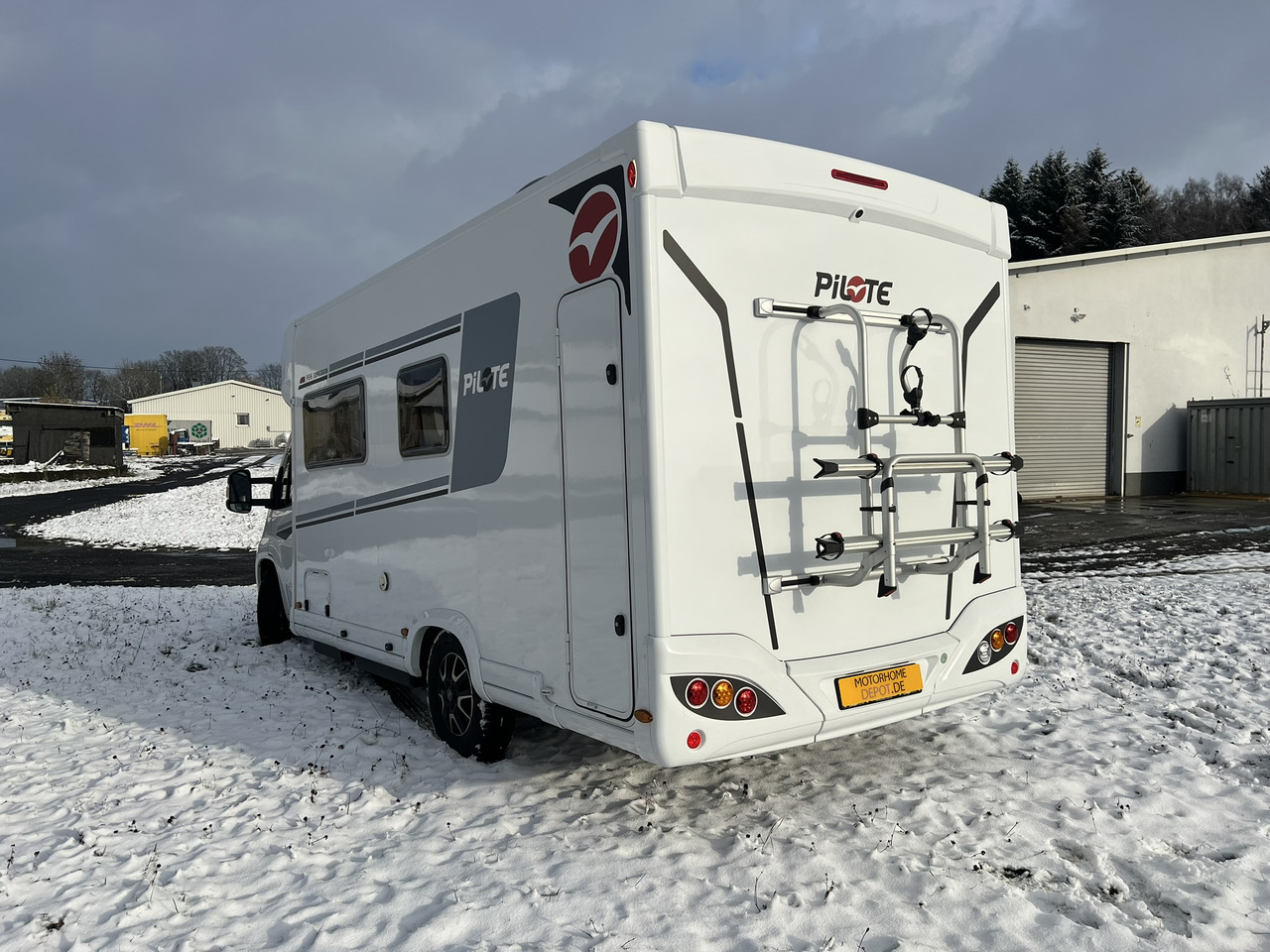 Pilote Pacific P696D Hubbett - Solar - Markise - Semi entegre karavan: fotoğraf 2 Pilote Pacific P696D Hubbett - Solar - Markise - Semi entegre karavan: fotoğraf 2