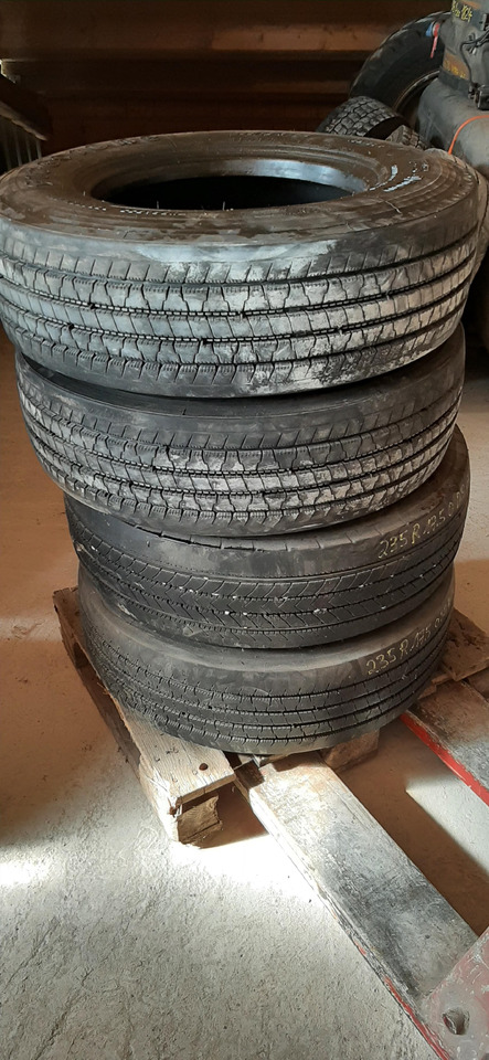 Gebrauchte FireStone FS 400 Reifen ohne Felgen, 235 / 75 R17,5 Artikel - Nr. : 81.99999 - 9999 - Lastik - Kamyon: fotoğraf 4 Gebrauchte FireStone FS 400 Reifen ohne Felgen, 235 / 75 R17,5 Artikel - Nr. : 81.99999 - 9999 - Lastik - Kamyon: fotoğraf 4