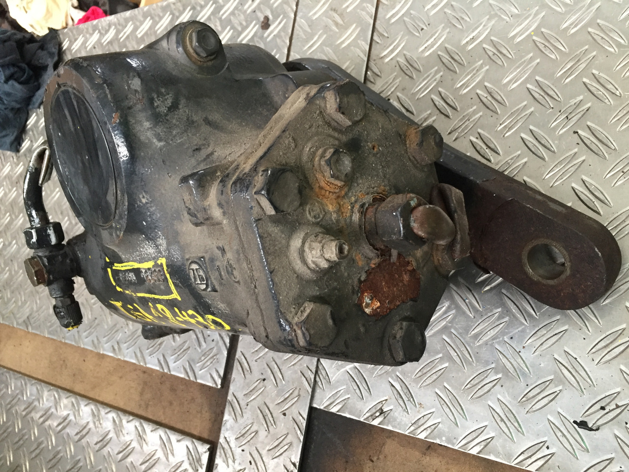 Gebrauchtes Lenkgetriebe MAN TGA 18.430, Artikel - Nr.: 81.46200-6410 - Direksiyon kutusu - Kamyon: fotoğraf 3 Gebrauchtes Lenkgetriebe MAN TGA 18.430, Artikel - Nr.: 81.46200-6410 - Direksiyon kutusu - Kamyon: fotoğraf 3