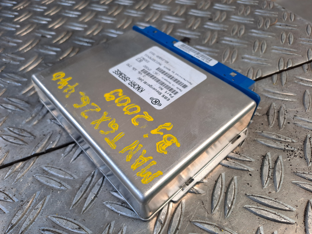 Gebrauchtes MAN TGX 26.440 EBS 5 Steuergerät 24 V , Artikel - Nr.: 81.25808 - 7053 - Yönetim bloku - Kamyon: fotoğraf 1 Gebrauchtes MAN TGX 26.440 EBS 5 Steuergerät 24 V , Artikel - Nr.: 81.25808 - 7053 - Yönetim bloku - Kamyon: fotoğraf 1