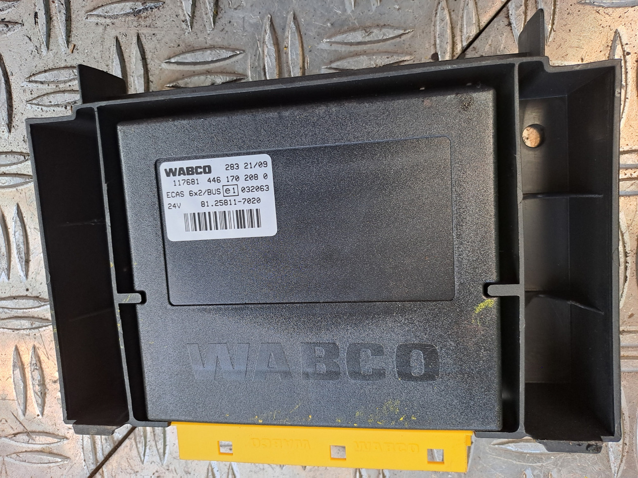 Gebrauchtes MAN TGX 26.440 Steuergerät ECAS Luftfederung, Artikel - Nr.: 81.25811 - 7020 - Yönetim bloku - Kamyon: fotoğraf 5 Gebrauchtes MAN TGX 26.440 Steuergerät ECAS Luftfederung, Artikel - Nr.: 81.25811 - 7020 - Yönetim bloku - Kamyon: fotoğraf 5