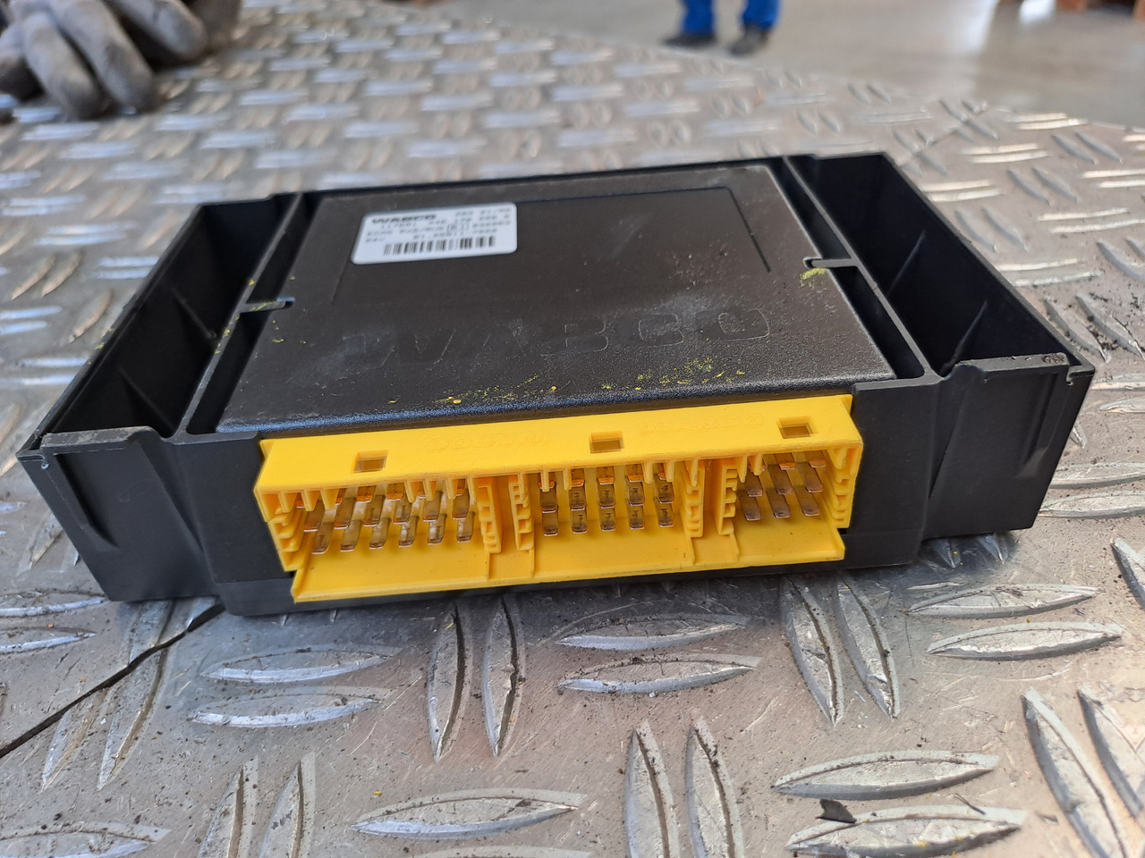 Gebrauchtes MAN TGX 26.440 Steuergerät ECAS Luftfederung, Artikel - Nr.: 81.25811 - 7020 - Yönetim bloku - Kamyon: fotoğraf 3 Gebrauchtes MAN TGX 26.440 Steuergerät ECAS Luftfederung, Artikel - Nr.: 81.25811 - 7020 - Yönetim bloku - Kamyon: fotoğraf 3