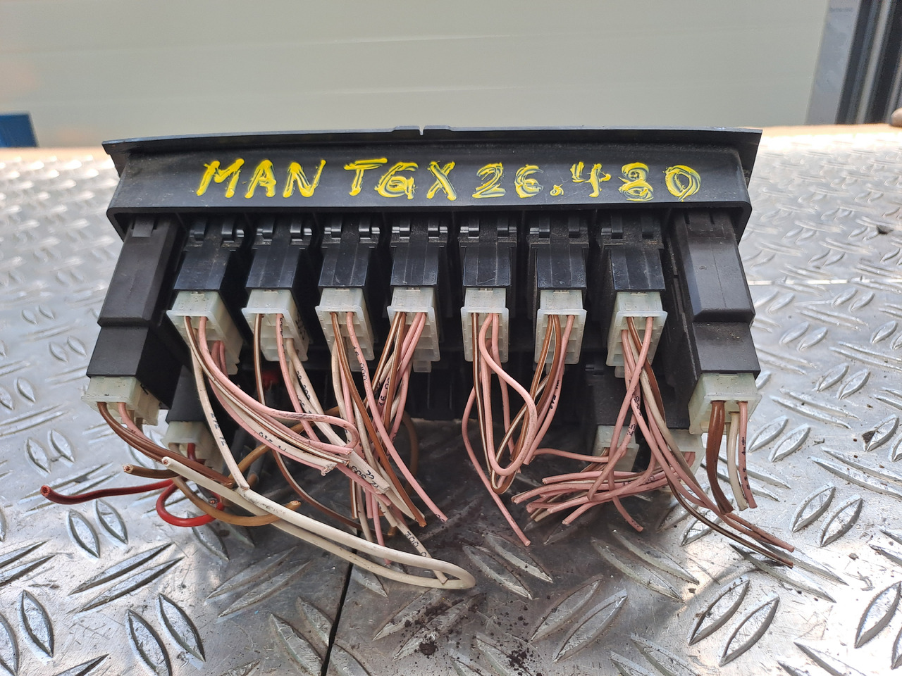 Gebrauchtes MAN TGX 26.480 Steuergerät ECAS Luftfederung , Artikel - Nr. : 81.25525 - 0211 - Yönetim bloku - Kamyon: fotoğraf 5 Gebrauchtes MAN TGX 26.480 Steuergerät ECAS Luftfederung , Artikel - Nr. : 81.25525 - 0211 - Yönetim bloku - Kamyon: fotoğraf 5