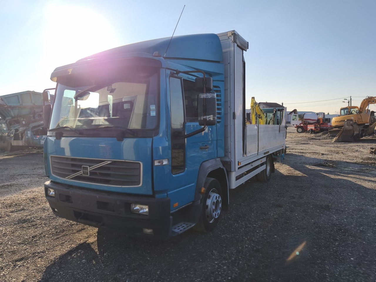 VOLVO FL 12 250, 2004 god. - Sal/ Açık kasa kamyon: fotoğraf 3 VOLVO FL 12 250, 2004 god. - Sal/ Açık kasa kamyon: fotoğraf 3