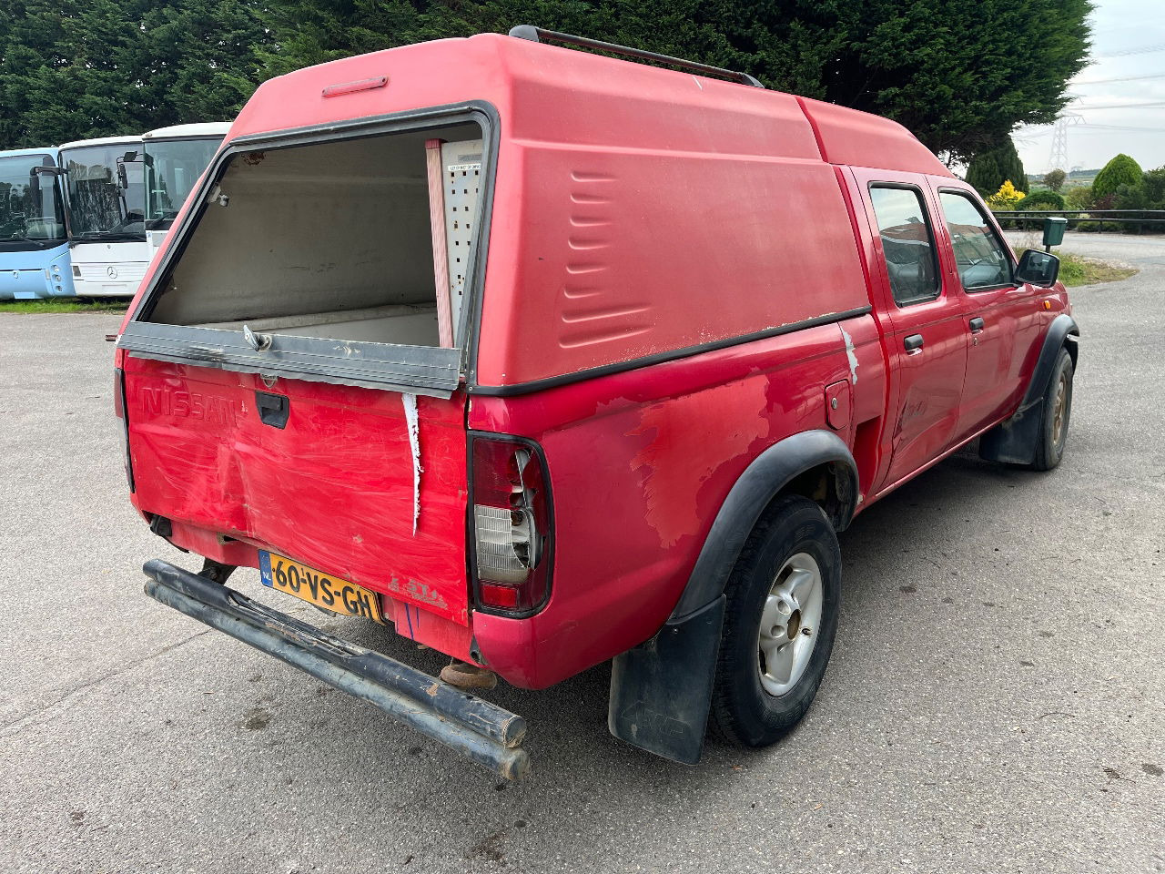 Nissan 4x4 - Pikap: fotoğraf 3 Nissan 4x4 - Pikap: fotoğraf 3