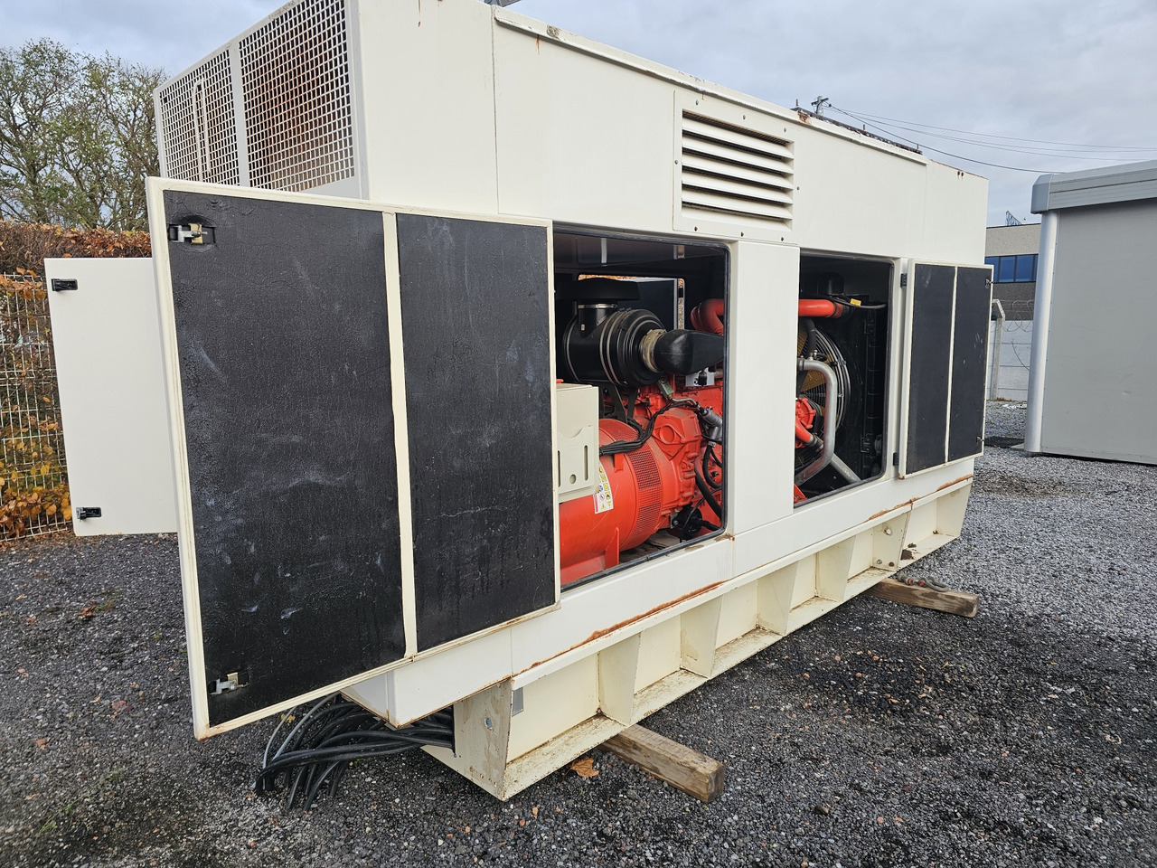 SCANIA 400KVA - Elektrikli jeneratör: fotoğraf 1 SCANIA 400KVA - Elektrikli jeneratör: fotoğraf 1