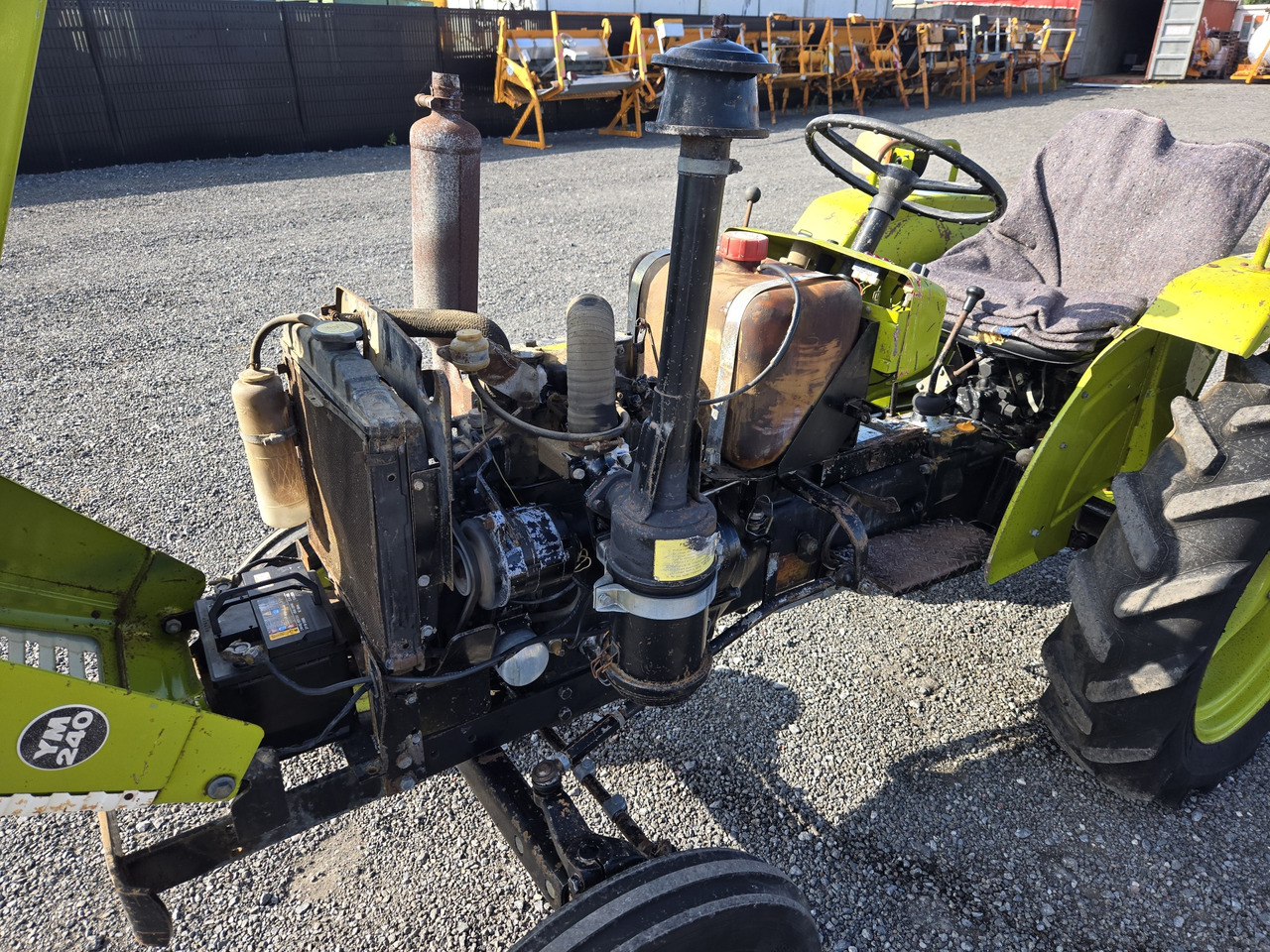 Yanmar YM240 - Küçük traktör: fotoğraf 3 Yanmar YM240 - Küçük traktör: fotoğraf 3