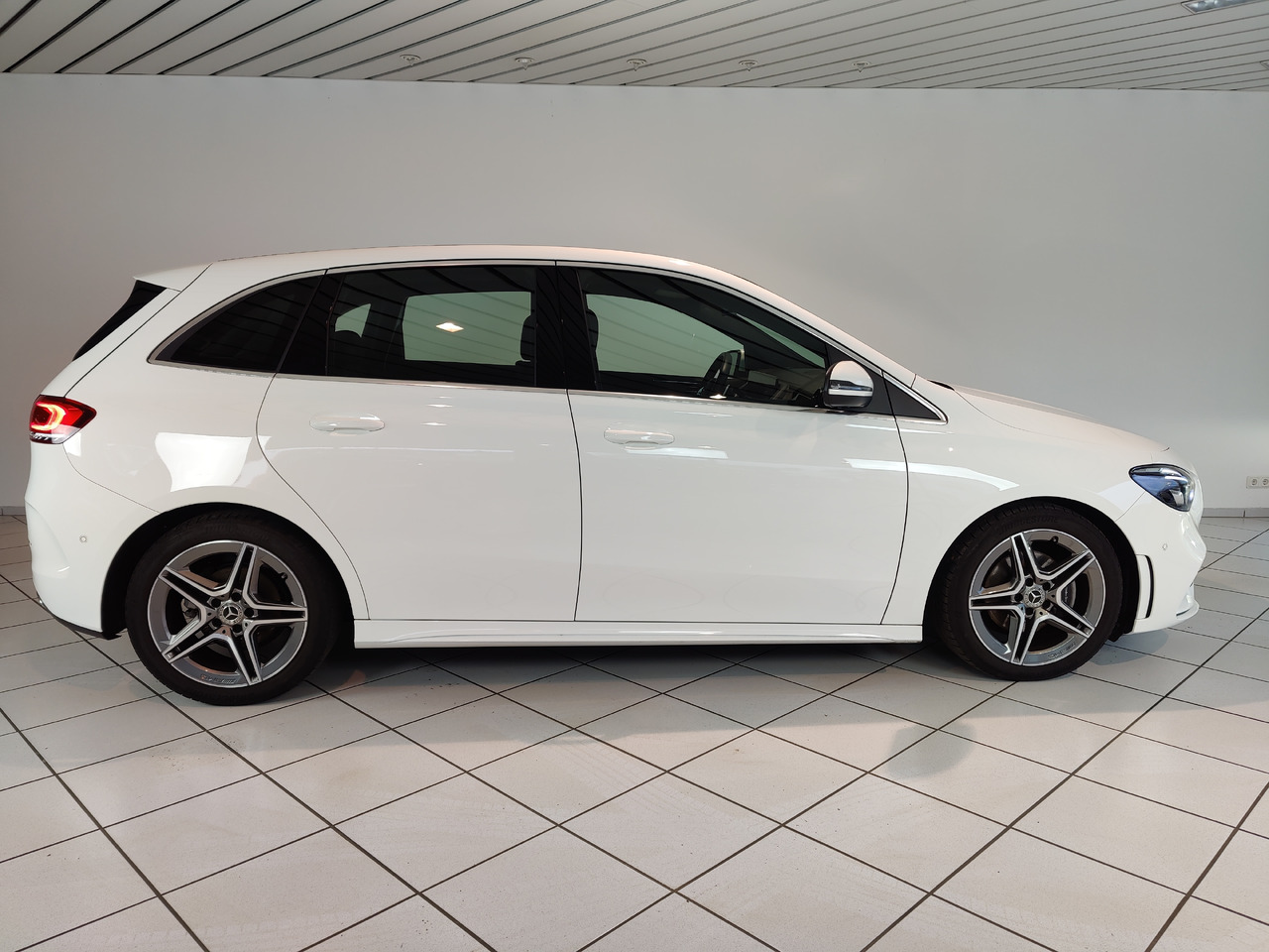 Binek araba Mercedes-Benz B 200 d 8G-DCT AMG Line Kam Navi SHZ LED: fotoğraf 7 Binek araba Mercedes-Benz B 200 d 8G-DCT AMG Line Kam Navi SHZ LED: fotoğraf 7