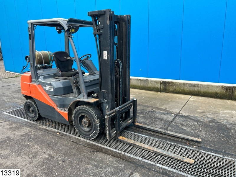 Toyota 8 FGF 25 2.500 KG - LPG forklift: fotoğraf 2 Toyota 8 FGF 25 2.500 KG - LPG forklift: fotoğraf 2