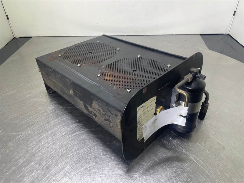 Ahlmann AZ150-4184898A-Airco condenser/Klimakondensator - Çerçeve/ Şasi - İş makinaları: fotoğraf 3 Ahlmann AZ150-4184898A-Airco condenser/Klimakondensator - Çerçeve/ Şasi - İş makinaları: fotoğraf 3