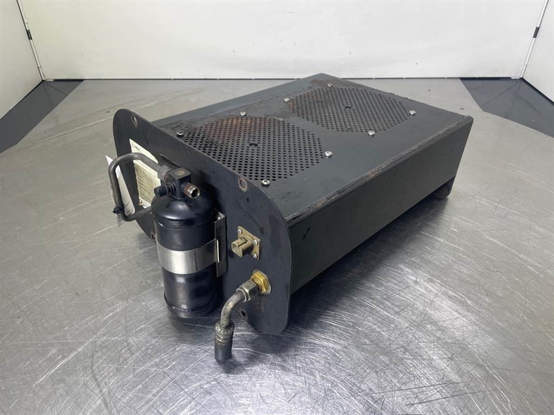 Ahlmann AZ150-4184898A-Airco condenser/Klimakondensator - Çerçeve/ Şasi - İş makinaları: fotoğraf 1 Ahlmann AZ150-4184898A-Airco condenser/Klimakondensator - Çerçeve/ Şasi - İş makinaları: fotoğraf 1