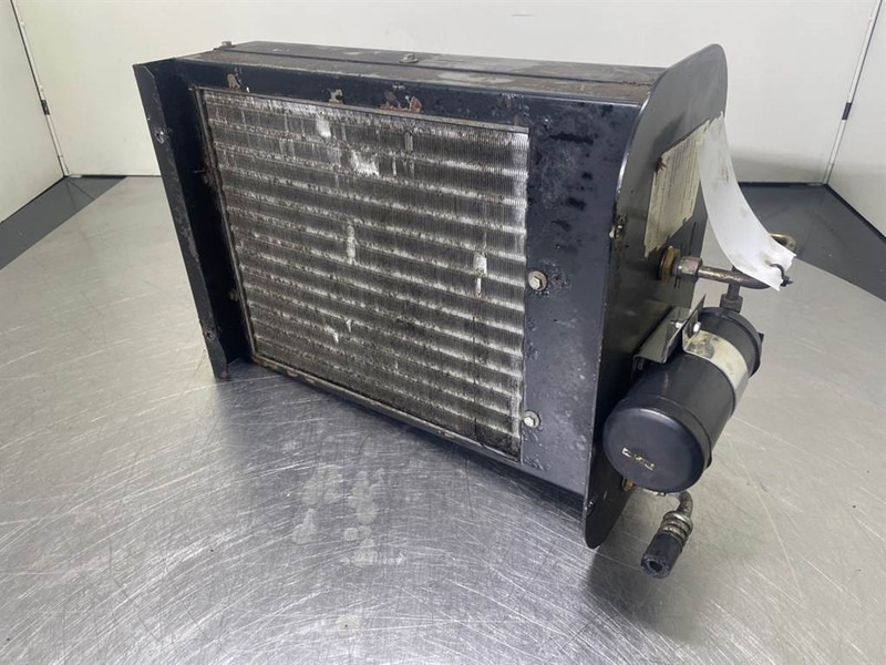 Ahlmann AZ150-4184898A-Airco condenser/Klimakondensator - Çerçeve/ Şasi - İş makinaları: fotoğraf 4 Ahlmann AZ150-4184898A-Airco condenser/Klimakondensator - Çerçeve/ Şasi - İş makinaları: fotoğraf 4