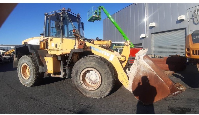 Komatsu WA 320 - 5H (For parts) - Tekerlekli yükleyici: fotoğraf 2 Komatsu WA 320 - 5H (For parts) - Tekerlekli yükleyici: fotoğraf 2