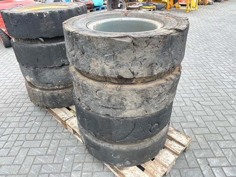 Liebherr 10.00-20 - Tire/Reifen/Band - Lastikler ve jantlar - İş makinaları: fotoğraf 3 Liebherr 10.00-20 - Tire/Reifen/Band - Lastikler ve jantlar - İş makinaları: fotoğraf 3