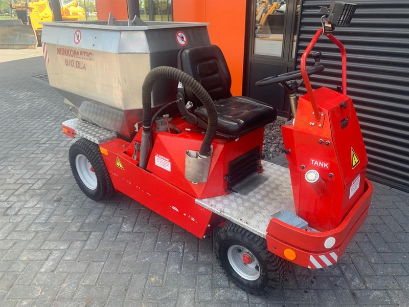 NORCAR MINKOMATIC 670 DLA - Hayvancılık ekipmanları: fotoğraf 1 NORCAR MINKOMATIC 670 DLA - Hayvancılık ekipmanları: fotoğraf 1