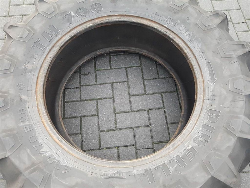 Pirelli 420/70R28-Tire/Reifen/Band - Lastikler ve jantlar - İş makinaları: fotoğraf 4 Pirelli 420/70R28-Tire/Reifen/Band - Lastikler ve jantlar - İş makinaları: fotoğraf 4