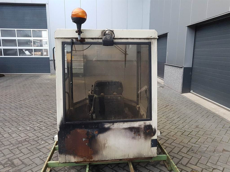 Schaeff SKL832-6336105100-Cabin/Kabine/Cabine - Kabin ve iç mekan - İş makinaları: fotoğraf 5 Schaeff SKL832-6336105100-Cabin/Kabine/Cabine - Kabin ve iç mekan - İş makinaları: fotoğraf 5
