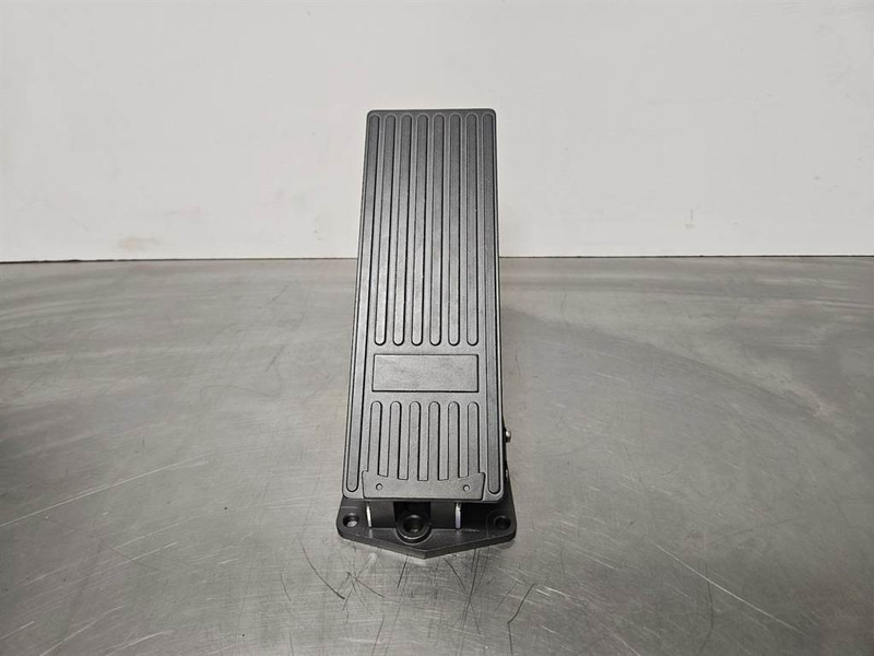 Terex TL260-5350260006-Gas pedal/Fusspedal/Gaspedaal - Elektrik sistemi - İş makinaları: fotoğraf 2 Terex TL260-5350260006-Gas pedal/Fusspedal/Gaspedaal - Elektrik sistemi - İş makinaları: fotoğraf 2