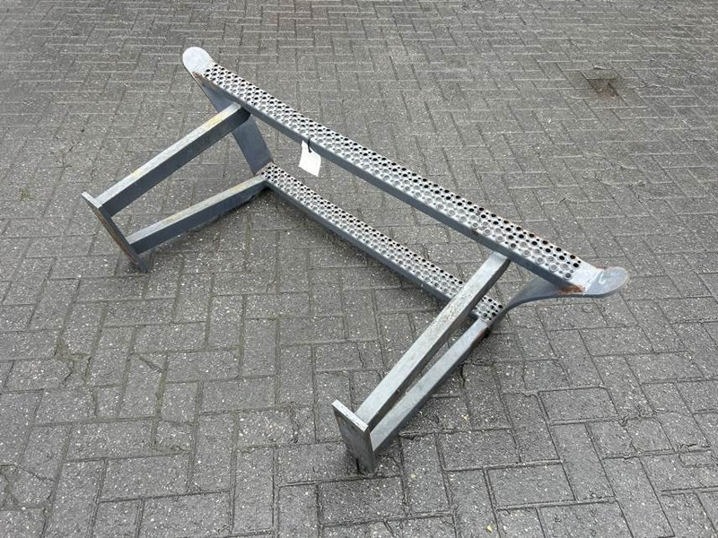 Terex TW150-6047945-Stair panel/Trittstufen/Traptreden - Çerçeve/ Şasi - İş makinaları: fotoğraf 4 Terex TW150-6047945-Stair panel/Trittstufen/Traptreden - Çerçeve/ Şasi - İş makinaları: fotoğraf 4