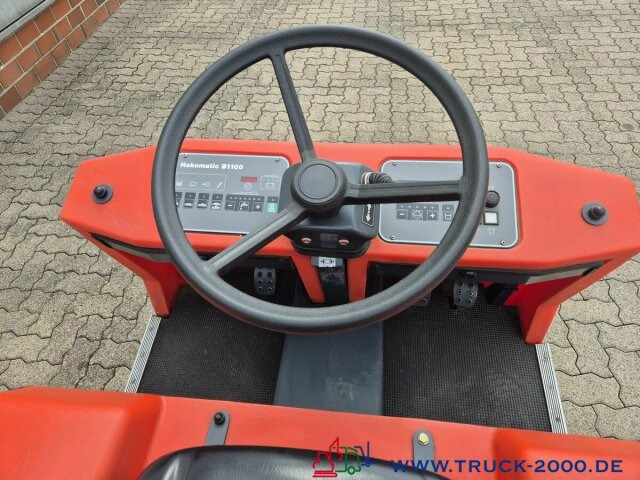 Hako Hakomatic B1100 Kehr- Nass- Scheuersaugmaschine - Yol süpürme aracı: fotoğraf 3 Hako Hakomatic B1100 Kehr- Nass- Scheuersaugmaschine - Yol süpürme aracı: fotoğraf 3