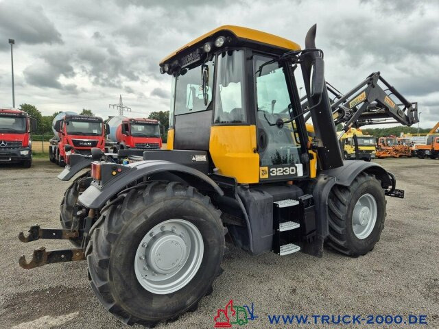 JCB Fastrac HMV 3230 2 Zapfwellen + Frontheber Stoll - Traktör: fotoğraf 3 JCB Fastrac HMV 3230 2 Zapfwellen + Frontheber Stoll - Traktör: fotoğraf 3