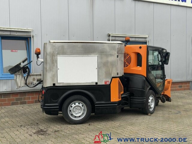 Nilfisk JungoJet3500 Winterdienst & Kehrmaschine - Yol süpürme aracı: fotoğraf 4 Nilfisk JungoJet3500 Winterdienst & Kehrmaschine - Yol süpürme aracı: fotoğraf 4