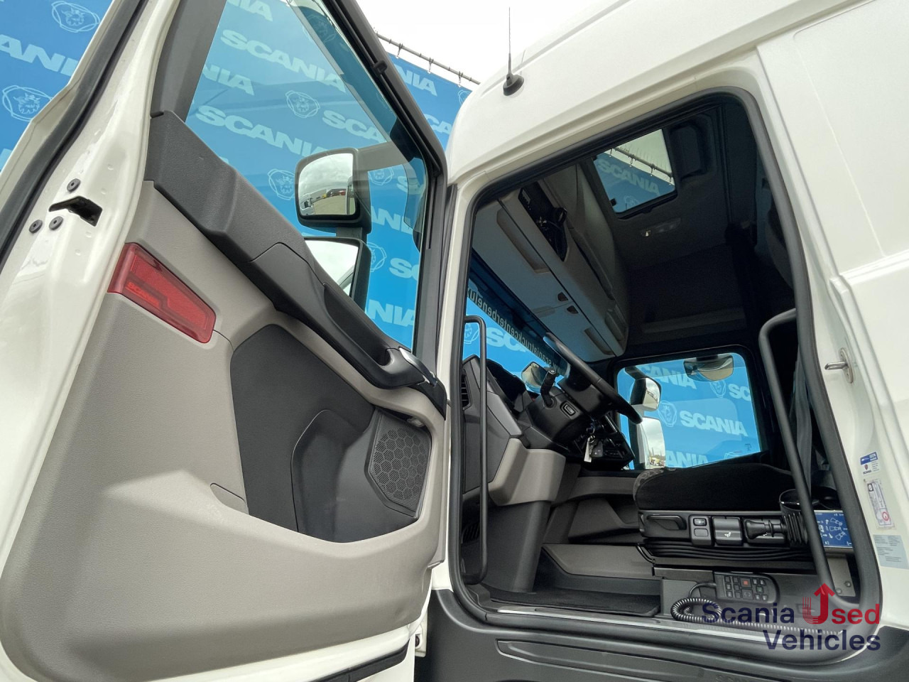 SCANIA R 450 A4x2NB DIFF-L RETARDER FULL AIR 8T HYDRO - Çekici: fotoğraf 3 SCANIA R 450 A4x2NB DIFF-L RETARDER FULL AIR 8T HYDRO - Çekici: fotoğraf 3