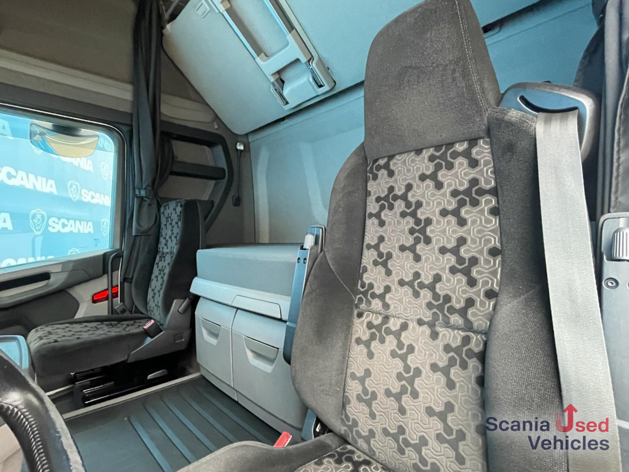 SCANIA R 450 A4x2NB DIFF-L RETARDER FULL AIR 8T HYDRO - Çekici: fotoğraf 5 SCANIA R 450 A4x2NB DIFF-L RETARDER FULL AIR 8T HYDRO - Çekici: fotoğraf 5