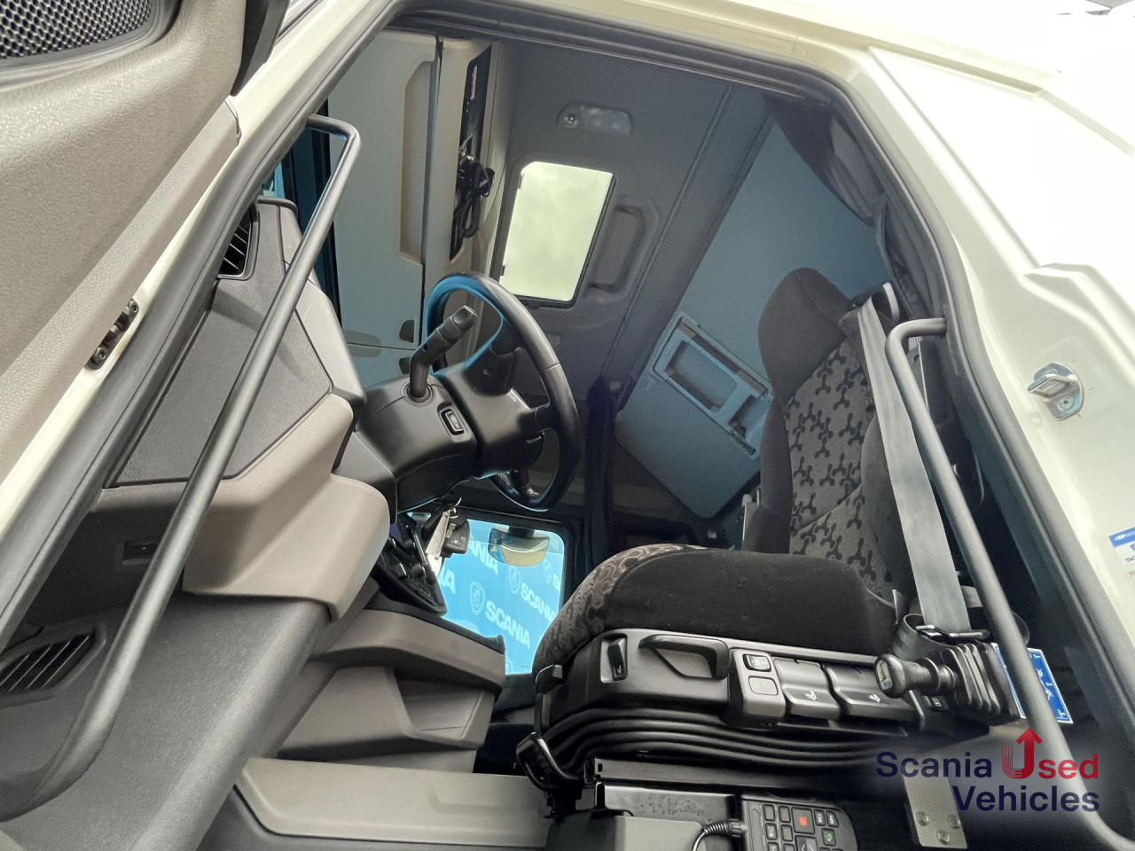 SCANIA R 450 A4x2NB DIFF-L RETARDER FULL AIR 8T HYDRO - Çekici: fotoğraf 4 SCANIA R 450 A4x2NB DIFF-L RETARDER FULL AIR 8T HYDRO - Çekici: fotoğraf 4