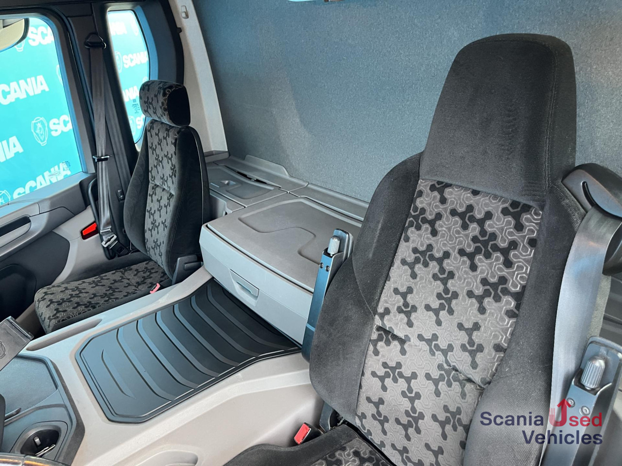 SCANIA P 320 B6x2*4NB RETARDER FULL AIR 8T 7.2x2.5x2.35M - Kapalı kasa kamyon: fotoğraf 3 SCANIA P 320 B6x2*4NB RETARDER FULL AIR 8T 7.2x2.5x2.35M - Kapalı kasa kamyon: fotoğraf 3