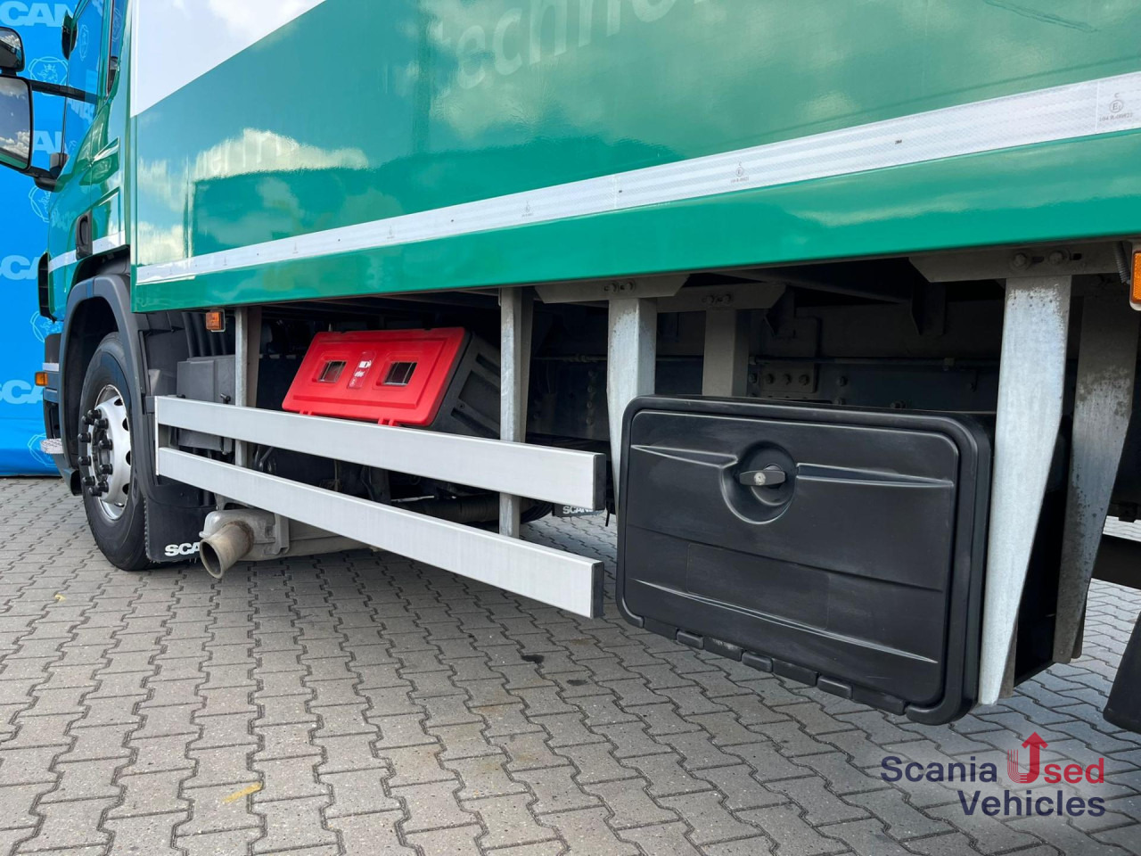 SCANIA P 320 DB6x2*4MNB RETARDER FULL AIR 8T TAIL LIFT 2T - Kapalı kasa kamyon: fotoğraf 4 SCANIA P 320 DB6x2*4MNB RETARDER FULL AIR 8T TAIL LIFT 2T - Kapalı kasa kamyon: fotoğraf 4
