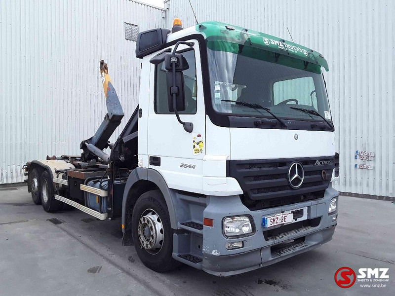 Mercedes-Benz Actros 2544 hiab 102.2 remote hook retarder - Konteynır taşıyıcı/ Yedek karoser kamyon, Vinçli kamyon: fotoğraf 1 Mercedes-Benz Actros 2544 hiab 102.2 remote hook retarder - Konteynır taşıyıcı/ Yedek karoser kamyon, Vinçli kamyon: fotoğraf 1