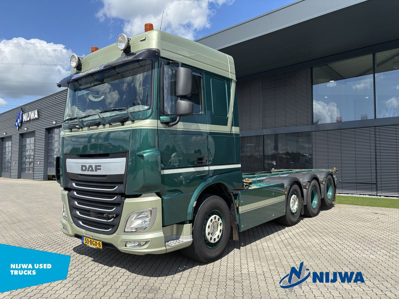 DAF XF 460 8x2 20ft container systeem - Kancalı yükleyici kamyon: fotoğraf 1 DAF XF 460 8x2 20ft container systeem - Kancalı yükleyici kamyon: fotoğraf 1