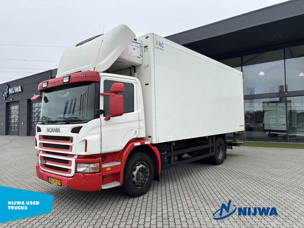 Scania P 230 4X2 Meat Truck + Laadklep - Refrijeratör kamyon: fotoğraf 1 Scania P 230 4X2 Meat Truck + Laadklep - Refrijeratör kamyon: fotoğraf 1