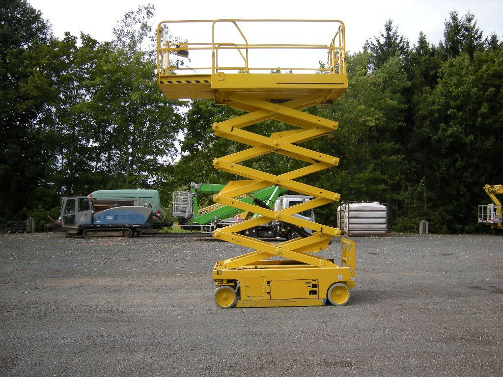 Genie GS 3246 Scherenarbeitsbühne 11,9 m - Araç üzerine platform: fotoğraf 3 Genie GS 3246 Scherenarbeitsbühne 11,9 m - Araç üzerine platform: fotoğraf 3