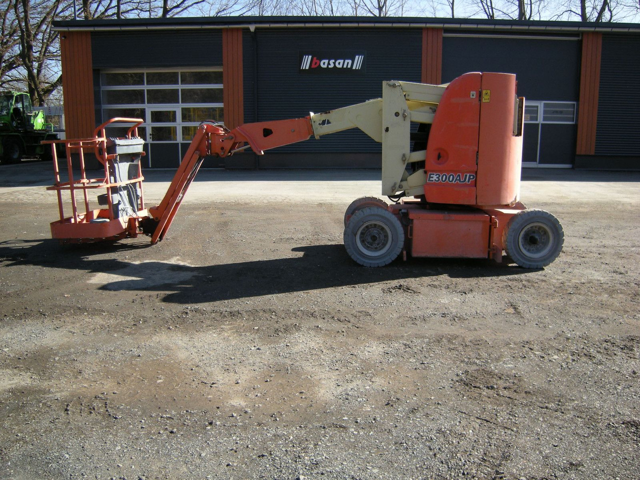 JLG Arbeitsbühne JLG E300AJP , AH 11m - Eklemli platform: fotoğraf 1 JLG Arbeitsbühne JLG E300AJP , AH 11m - Eklemli platform: fotoğraf 1