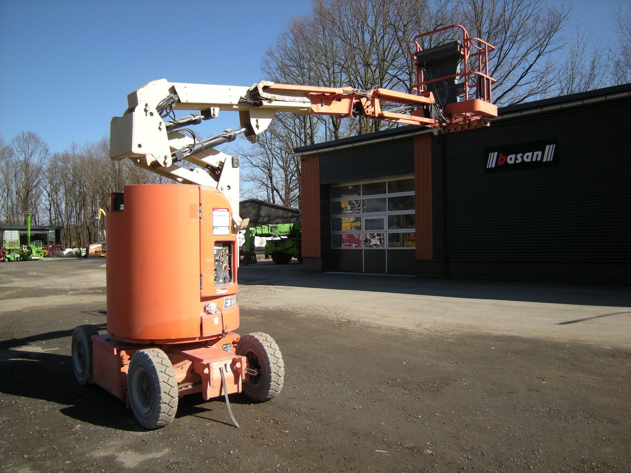 JLG Arbeitsbühne JLG E300AJP , AH 11m - Eklemli platform: fotoğraf 2 JLG Arbeitsbühne JLG E300AJP , AH 11m - Eklemli platform: fotoğraf 2
