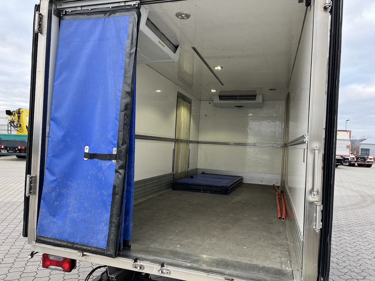 Iveco 70C18 Daily Tiefkühlkoffer mit Ladebordwand - Frigorifik kamyonet: fotoğraf 5 Iveco 70C18 Daily Tiefkühlkoffer mit Ladebordwand - Frigorifik kamyonet: fotoğraf 5