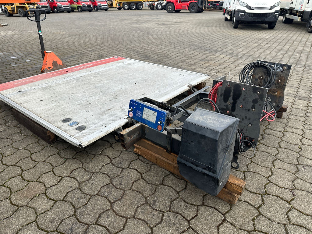 Iveco Koffer 8,80 m + Ladebordwand 1,5t - Kapalı kasa kamyonet: fotoğraf 2 Iveco Koffer 8,80 m + Ladebordwand 1,5t - Kapalı kasa kamyonet: fotoğraf 2