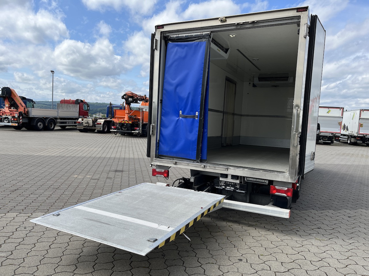 Iveco 70C18 Daily Kühlkoffer mit Ladebordwand Konvekta - Kamyonet: fotoğraf 4 Iveco 70C18 Daily Kühlkoffer mit Ladebordwand Konvekta - Kamyonet: fotoğraf 4