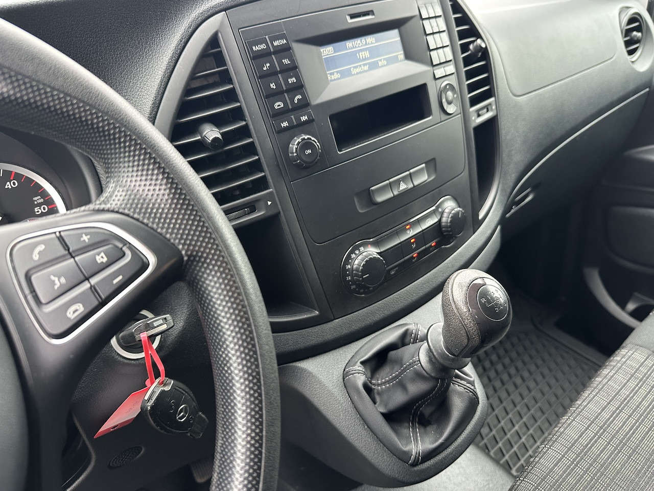 Mercedes-Benz Vito 111 CDI 9 Sitzer BT FSE Klima Tempomat Radio - Minivan: fotoğraf 5 Mercedes-Benz Vito 111 CDI 9 Sitzer BT FSE Klima Tempomat Radio - Minivan: fotoğraf 5