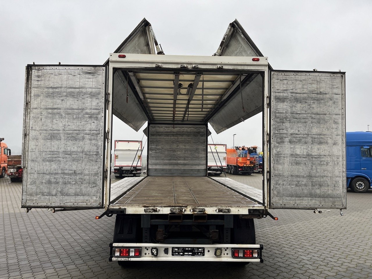 Scania R 450 6x2 Geränkezug + Orten Anhänger - Taşınması içecek kamyon: fotoğraf 3 Scania R 450 6x2 Geränkezug + Orten Anhänger - Taşınması içecek kamyon: fotoğraf 3