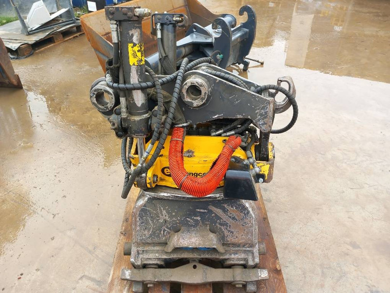 Engcon EC219 - Tiltrotatör - İş makinaları: fotoğraf 1 Engcon EC219 - Tiltrotatör - İş makinaları: fotoğraf 1