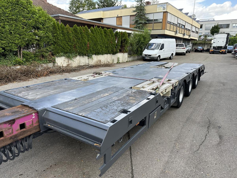 Broshuis Tele Semi Tieflader Luft 4.5 m auszieh u. 3 m verb Tele Semi Tieflader Luft 4.5 m auszieh u. 3 m verbreiterb. - Alçak çerçeveli platform dorse: fotoğraf 5 Broshuis Tele Semi Tieflader Luft 4.5 m auszieh u. 3 m verb Tele Semi Tieflader Luft 4.5 m auszieh u. 3 m verbreiterb. - Alçak çerçeveli platform dorse: fotoğraf 5