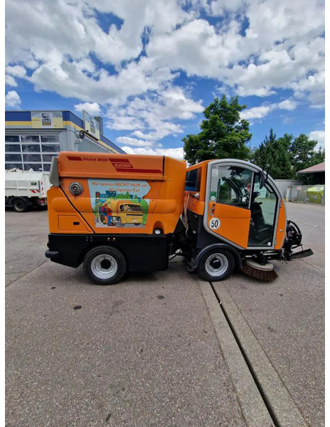 Bucher Kehrmaschine BUCHER-GUYER Kehrmaschine EG 4.500 kg Diesel Topzustand - Yer süpürme makinası: fotoğraf 2 Bucher Kehrmaschine BUCHER-GUYER Kehrmaschine EG 4.500 kg Diesel Topzustand - Yer süpürme makinası: fotoğraf 2