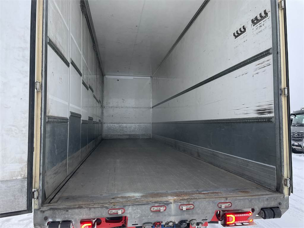 Mercedes-Benz Actros 5L 2553L Piako KSA rahtikori 9,5M - Kapalı kasa kamyon: fotoğraf 5 Mercedes-Benz Actros 5L 2553L Piako KSA rahtikori 9,5M - Kapalı kasa kamyon: fotoğraf 5