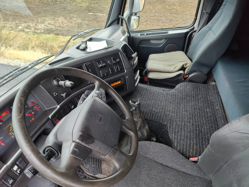 Kapalı kasa kamyon Volvo FM 13: fotoğraf 15