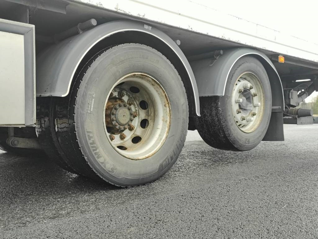 Kapalı kasa kamyon Volvo FM 13: fotoğraf 13